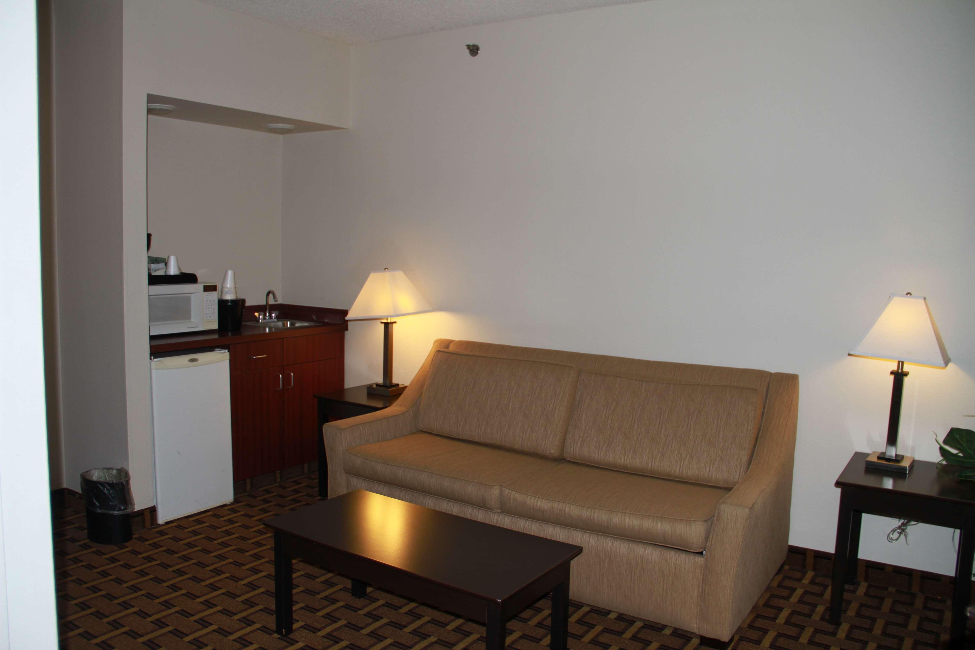 Surestay Plus Hotel By Best Western Coralville Iowa City Room photo